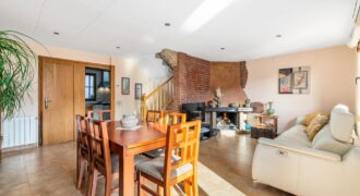 CASA ADOSSADA ZONA TURO