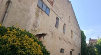 CASA MUY AMPLIA CON MAS DE 800 M2 Y MUCHAS POSIBILIDADES