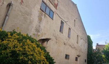 CASA MUY AMPLIA CON MAS DE 800 M2 Y MUCHAS POSIBILIDADES